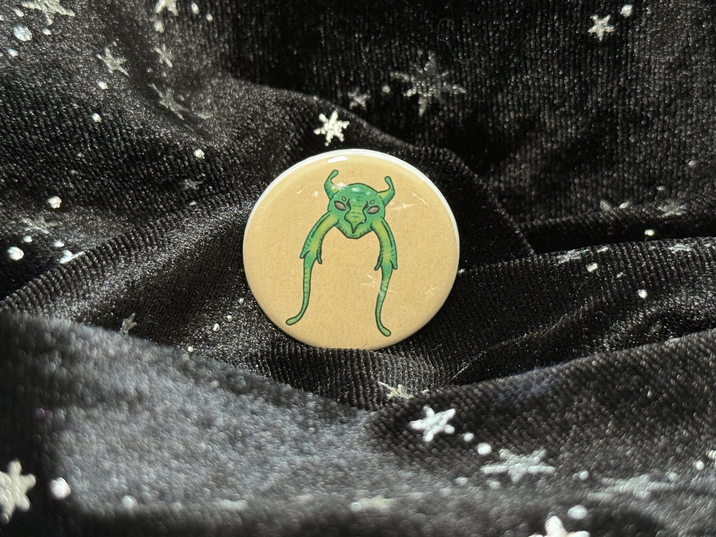 Retro Xenopantherinae Button Pin