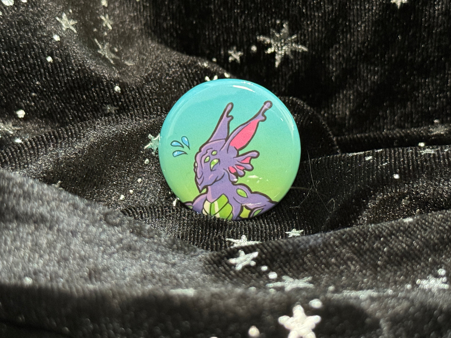 Hang in There Button Pin