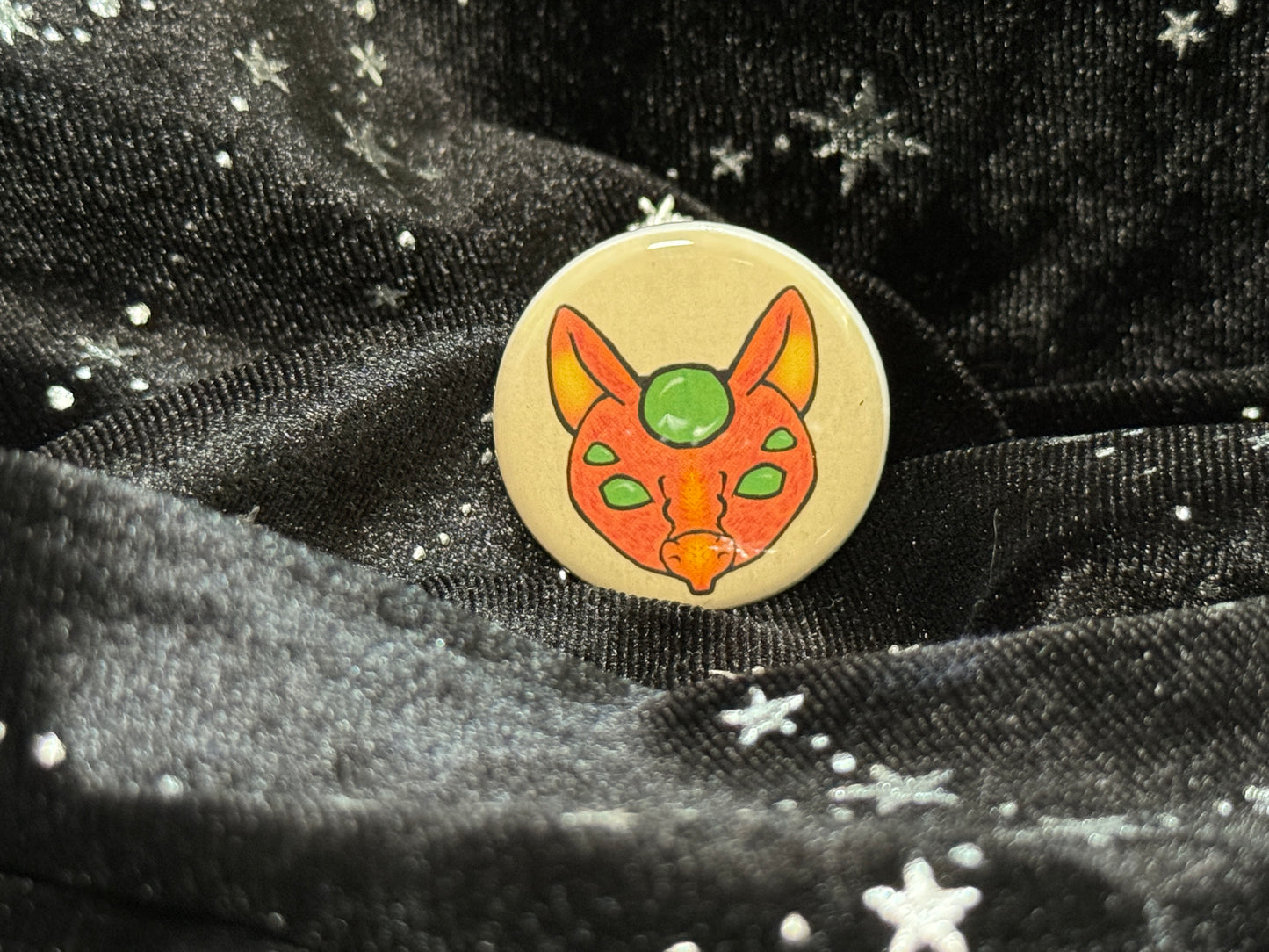 Retro Xenoskíuros Button Pin